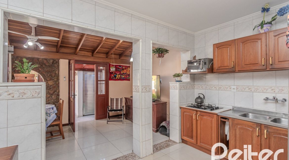 Casa em Condomínio à venda com 175m², 3 dormitórios, 1 suíte, 2 vagas, no bairro Ipanema em PORTO ALEGRE