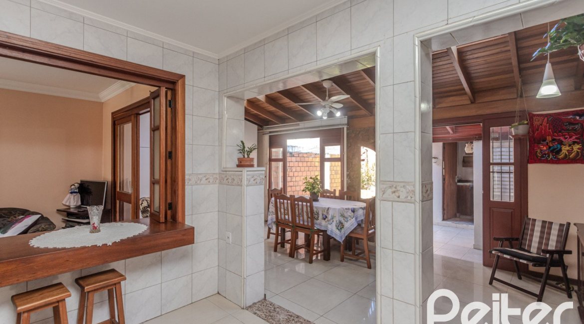 Casa em Condomínio à venda com 175m², 3 dormitórios, 1 suíte, 2 vagas, no bairro Ipanema em PORTO ALEGRE