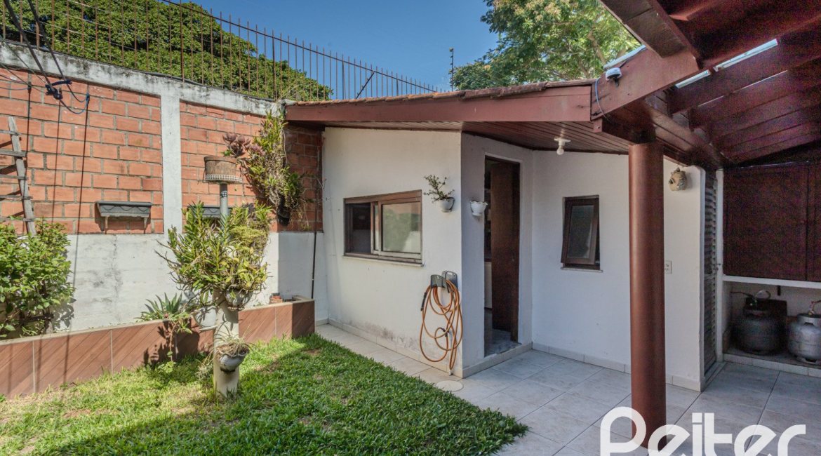 Casa em Condomínio à venda com 175m², 3 dormitórios, 1 suíte, 2 vagas, no bairro Ipanema em PORTO ALEGRE