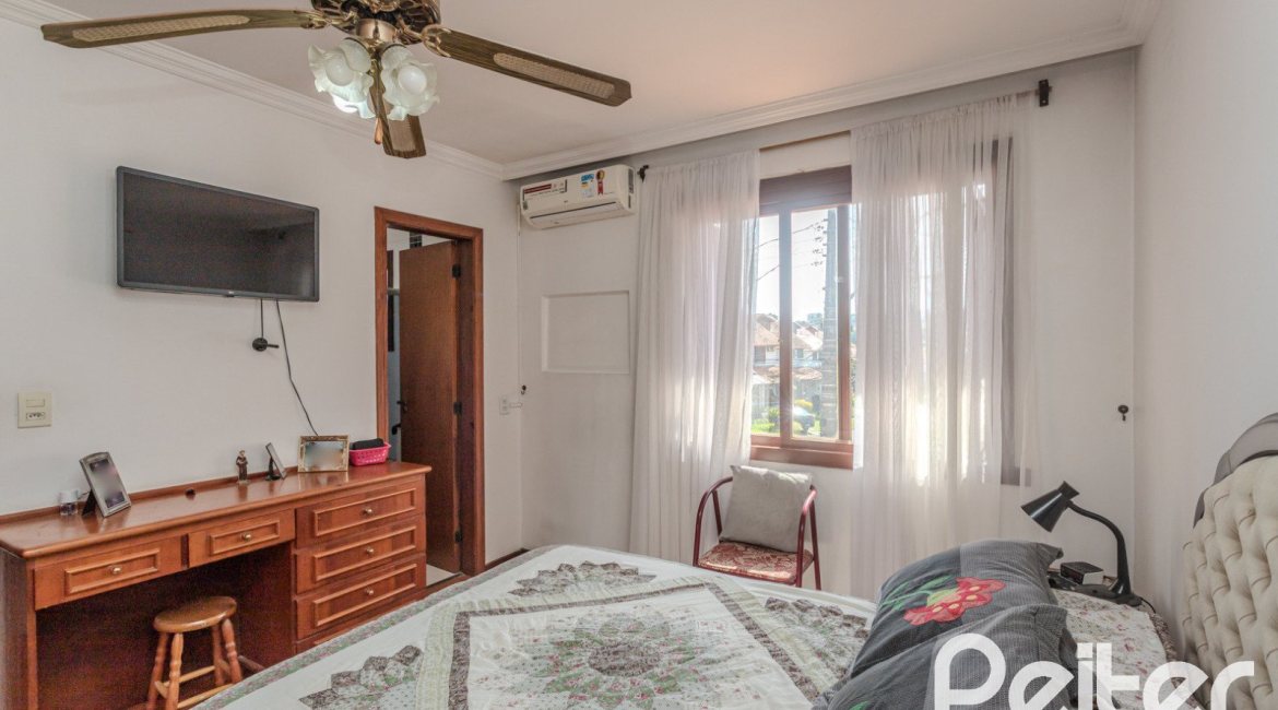 Casa em Condomínio à venda com 175m², 3 dormitórios, 1 suíte, 2 vagas, no bairro Ipanema em PORTO ALEGRE