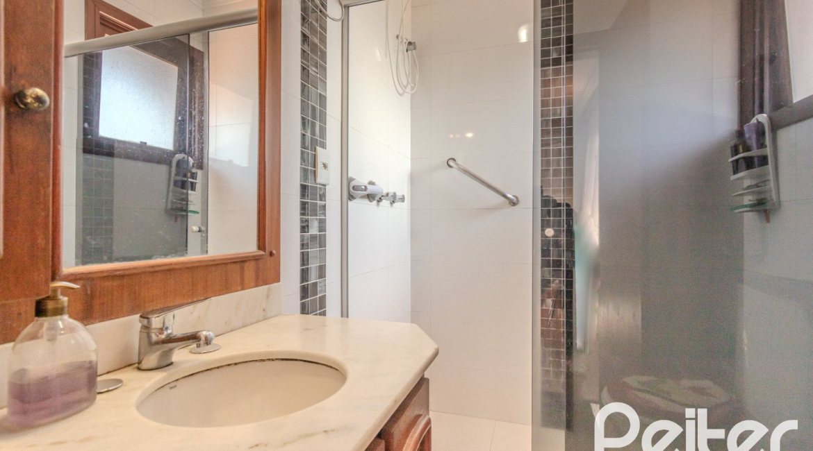 Casa em Condomínio à venda com 175m², 3 dormitórios, 1 suíte, 2 vagas, no bairro Ipanema em PORTO ALEGRE