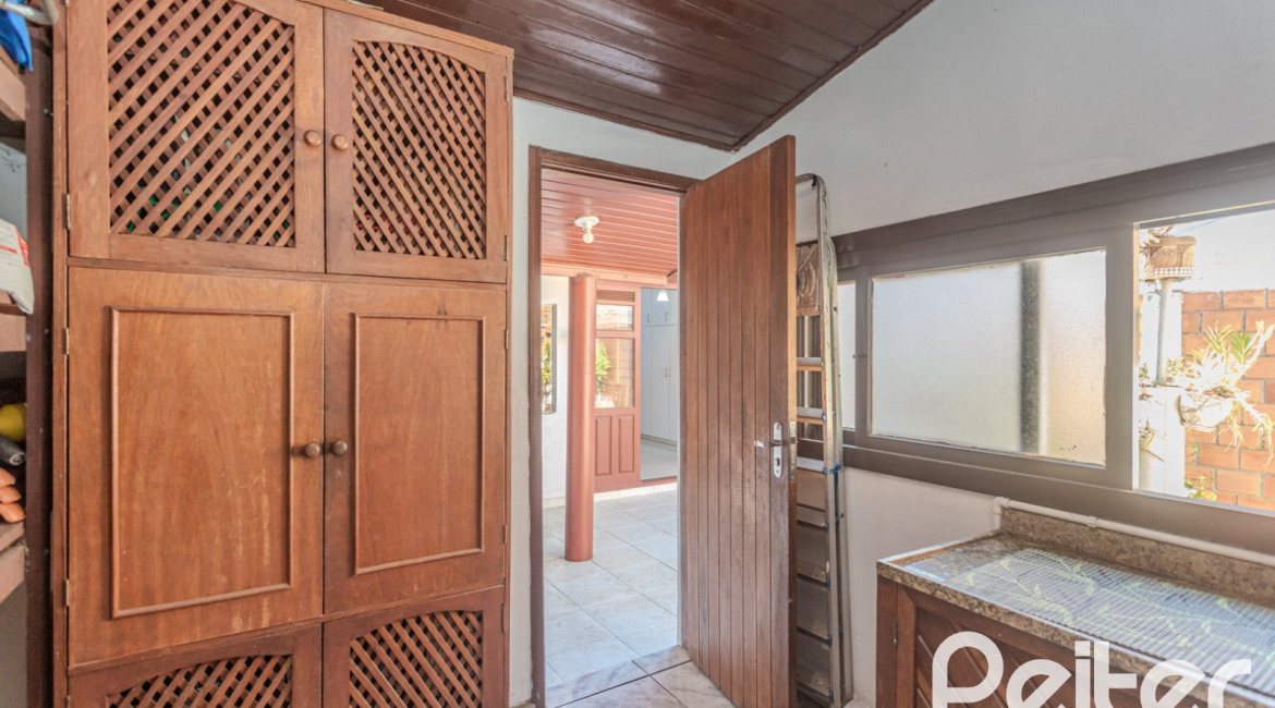 Casa em Condomínio à venda com 175m², 3 dormitórios, 1 suíte, 2 vagas, no bairro Ipanema em PORTO ALEGRE