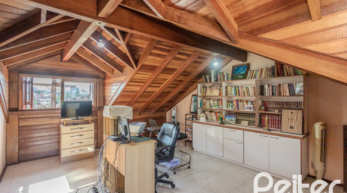 Casa em Condomínio à venda com 175m², 3 dormitórios, 1 suíte, 2 vagas, no bairro Ipanema em PORTO ALEGRE