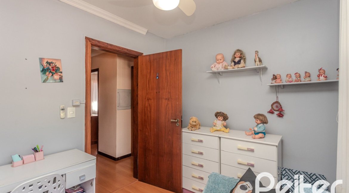 Casa em Condomínio à venda com 175m², 3 dormitórios, 1 suíte, 2 vagas, no bairro Ipanema em PORTO ALEGRE