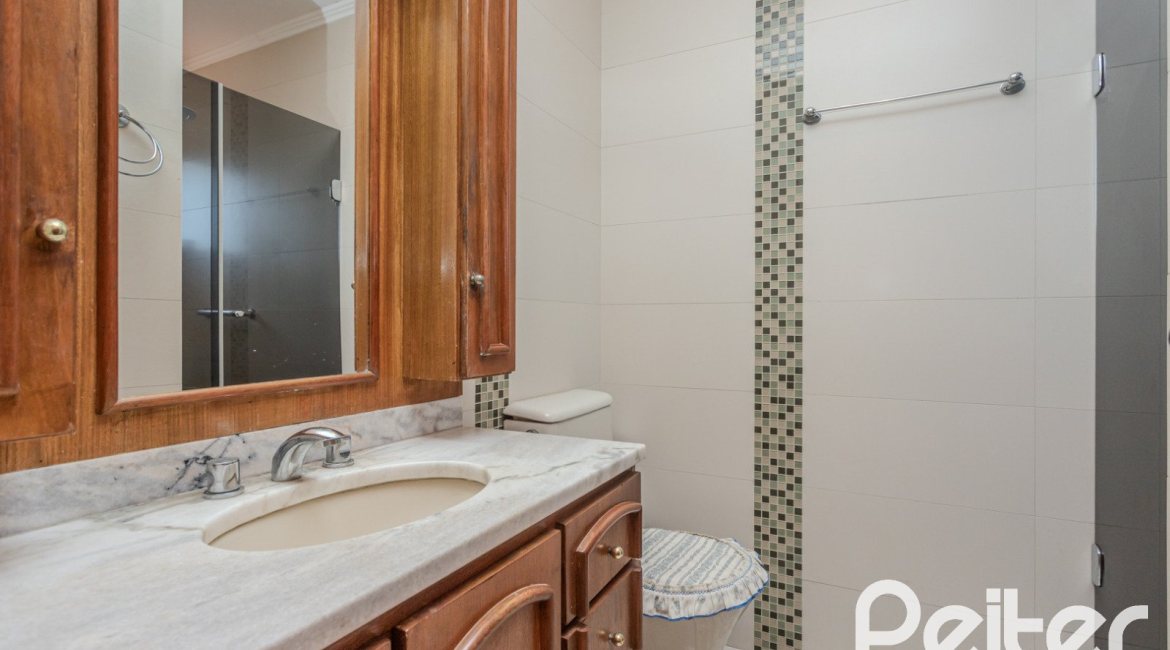 Casa em Condomínio à venda com 175m², 3 dormitórios, 1 suíte, 2 vagas, no bairro Ipanema em PORTO ALEGRE