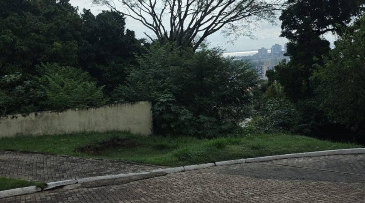 Terreno em condomínio à venda, no bairro Nonoai em Porto Alegre