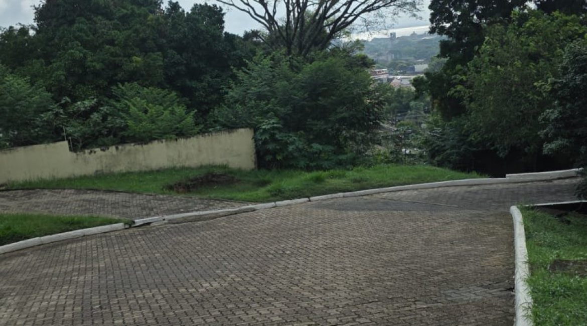 Terreno em condomínio à venda, no bairro Nonoai em Porto Alegre