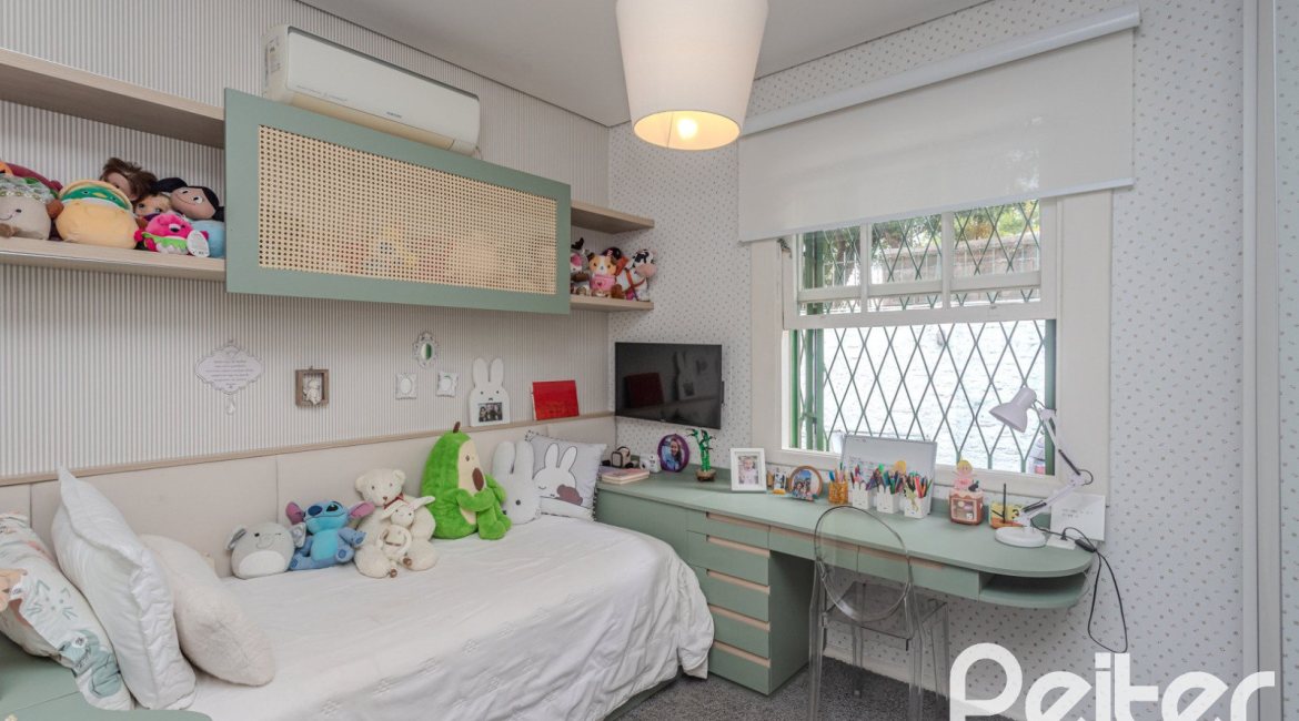 Casa à venda com 150m², 3 dormitórios, 1 suíte, 3 vagas, no bairro Vila Assunção em Porto Alegre