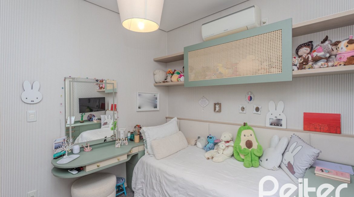Casa à venda com 150m², 3 dormitórios, 1 suíte, 3 vagas, no bairro Vila Assunção em Porto Alegre