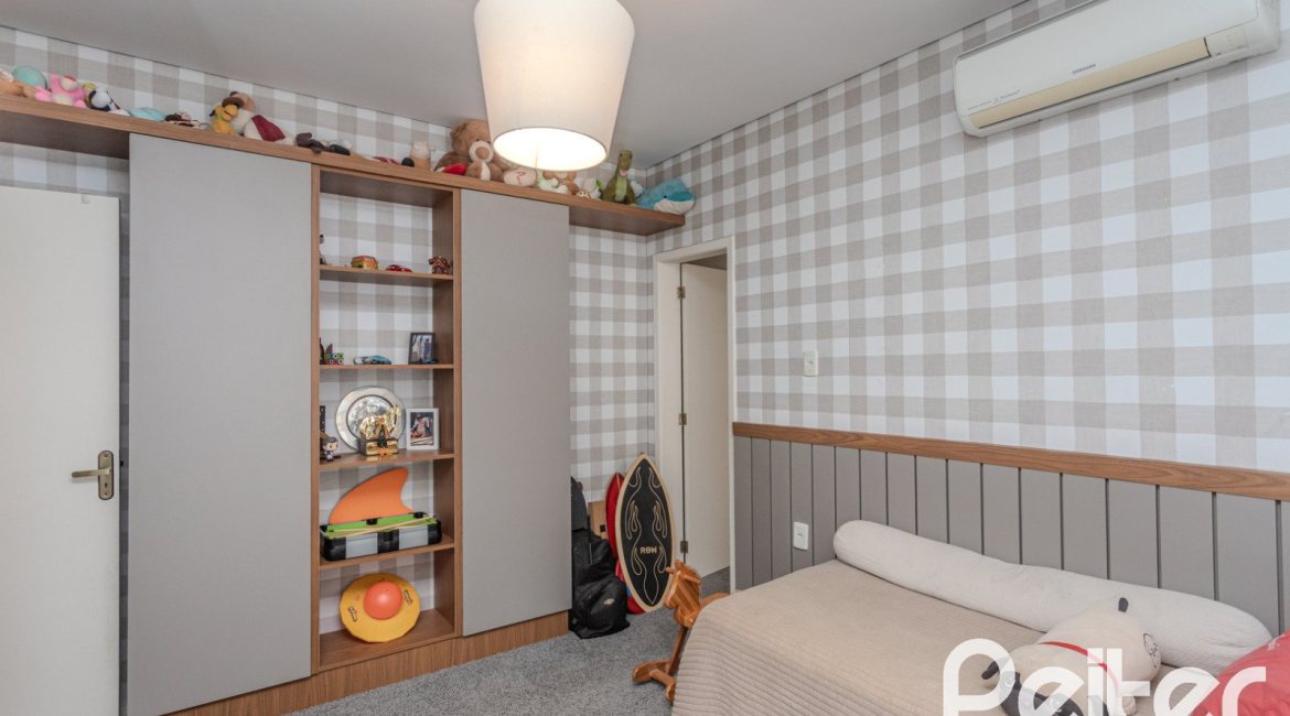 Casa à venda com 150m², 3 dormitórios, 1 suíte, 3 vagas, no bairro Vila Assunção em Porto Alegre