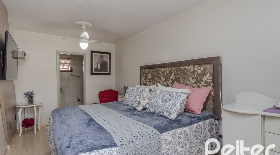 Casa à venda com 227m², 4 dormitórios, 1 suíte, 4 vagas, no bairro Ipanema em Porto Alegre