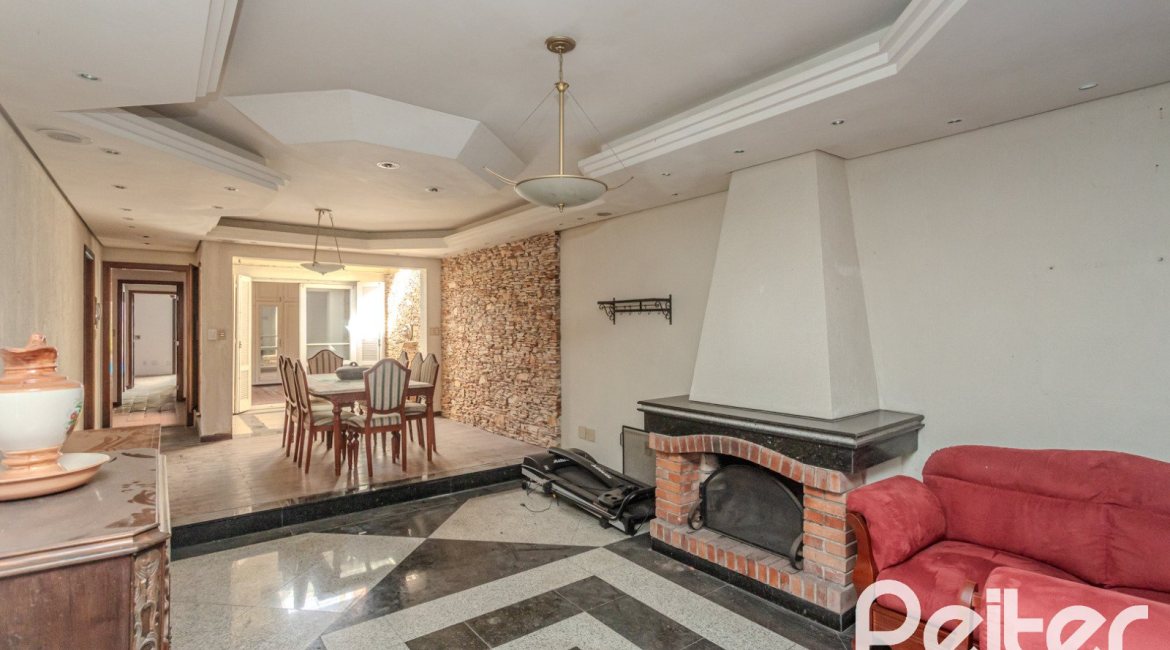 Casa à venda com 223m², 3 dormitórios, 1 suíte, 4 vagas, no bairro Jardim Isabel em Porto Alegre