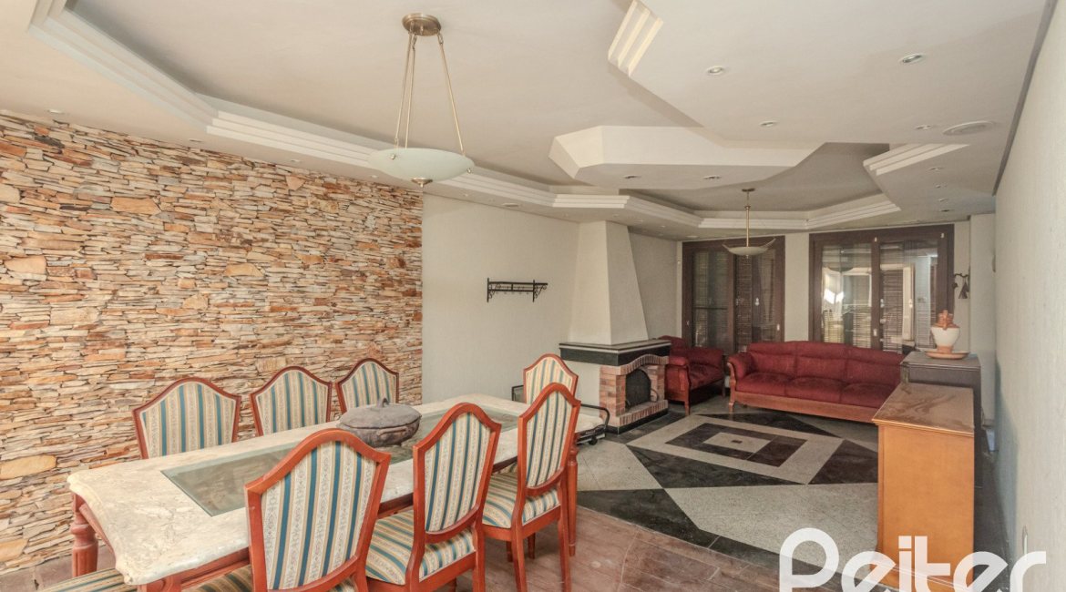 Casa à venda com 223m², 3 dormitórios, 1 suíte, 4 vagas, no bairro Jardim Isabel em Porto Alegre