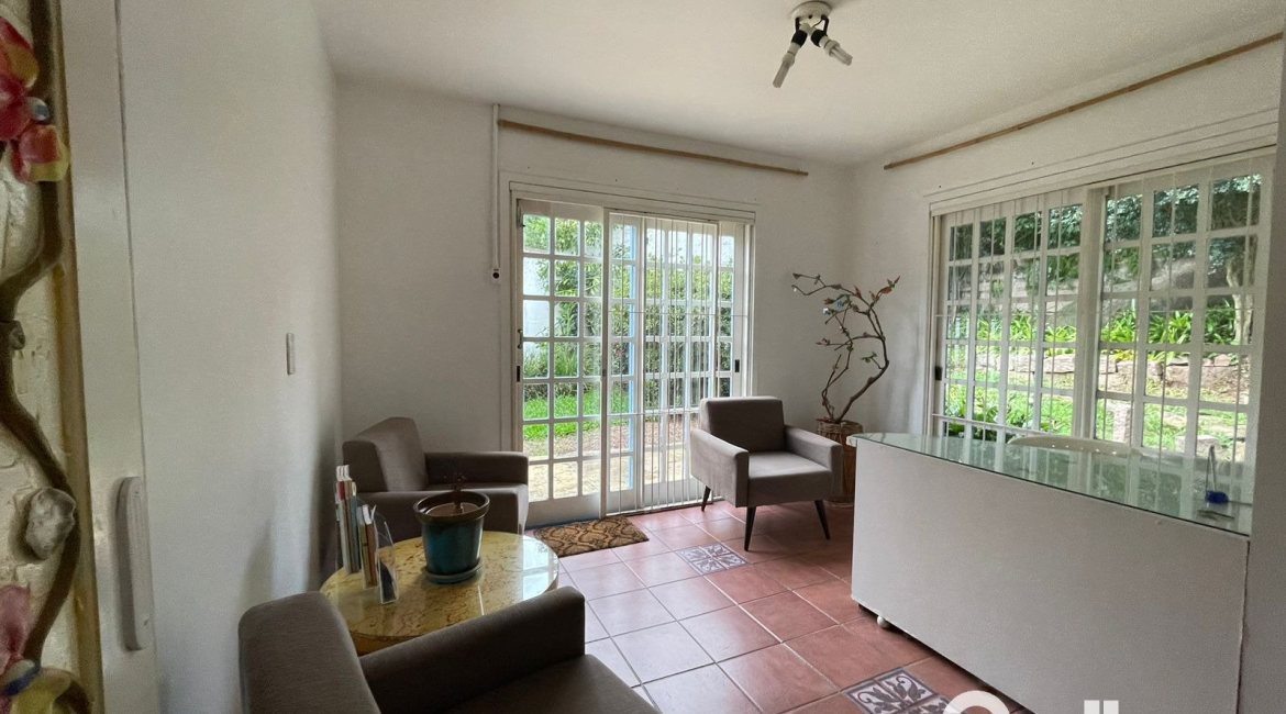 Casa à venda com 117m², 2 dormitórios, 2 vagas, no bairro Tristeza em Porto Alegre