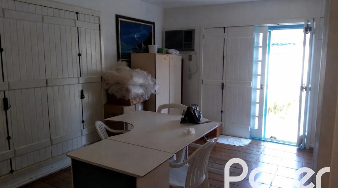 Casa à venda com 117m², 2 dormitórios, 2 vagas, no bairro Tristeza em Porto Alegre