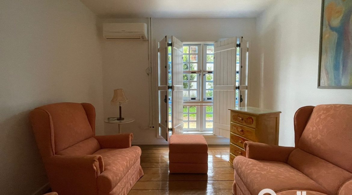 Casa à venda com 117m², 2 dormitórios, 2 vagas, no bairro Tristeza em Porto Alegre