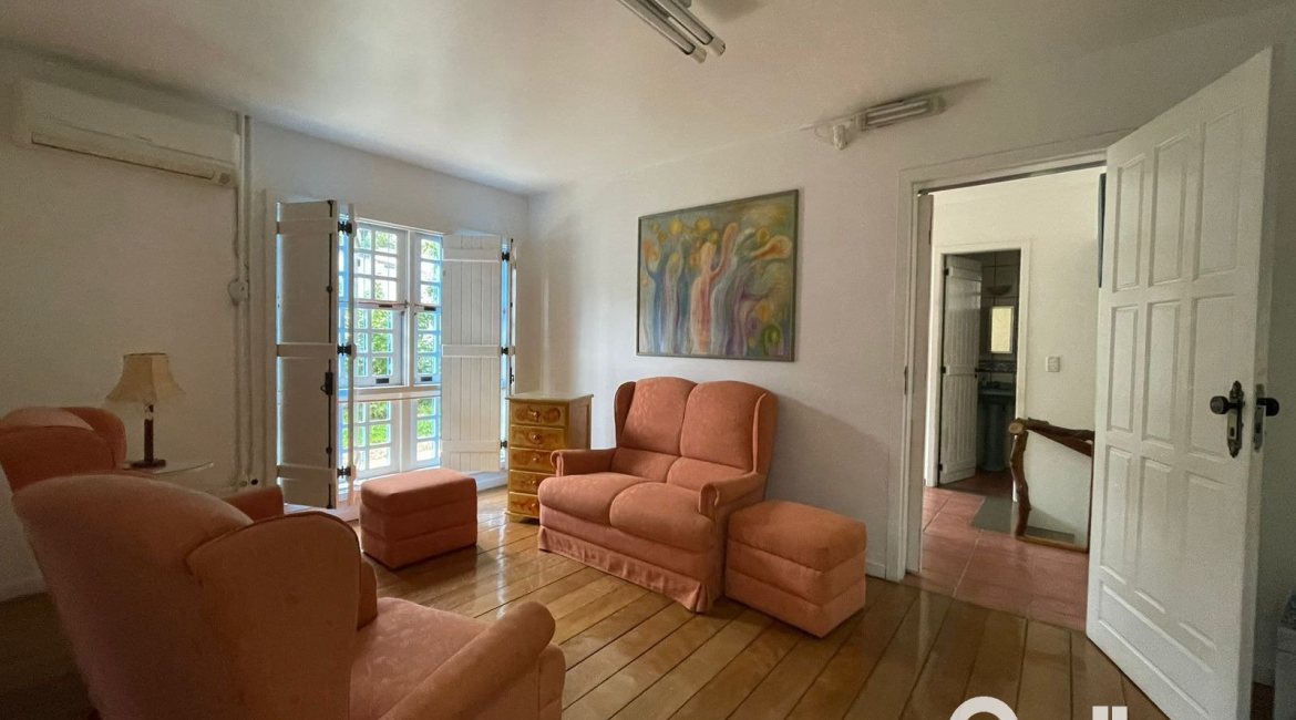 Casa à venda com 117m², 2 dormitórios, 2 vagas, no bairro Tristeza em Porto Alegre