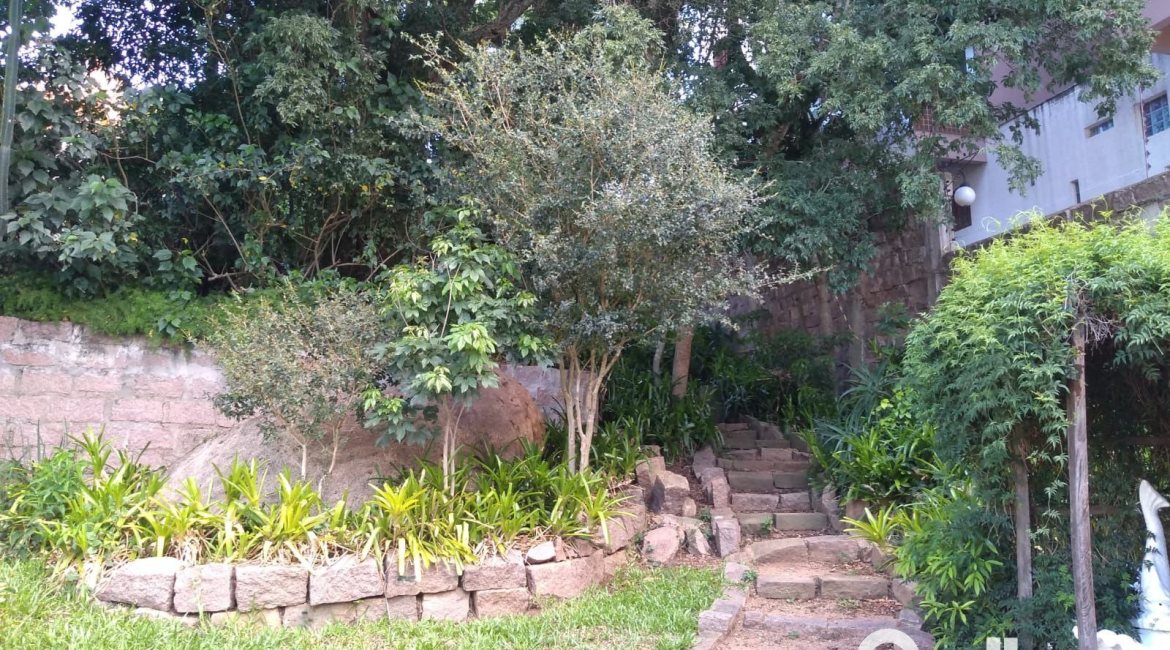 Casa à venda com 117m², 2 dormitórios, 2 vagas, no bairro Tristeza em Porto Alegre