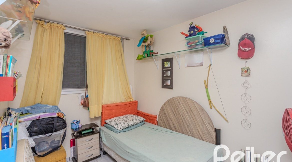 Casa à venda com 274m², 5 dormitórios, 1 suíte, 4 vagas, no bairro Tristeza em Porto Alegre