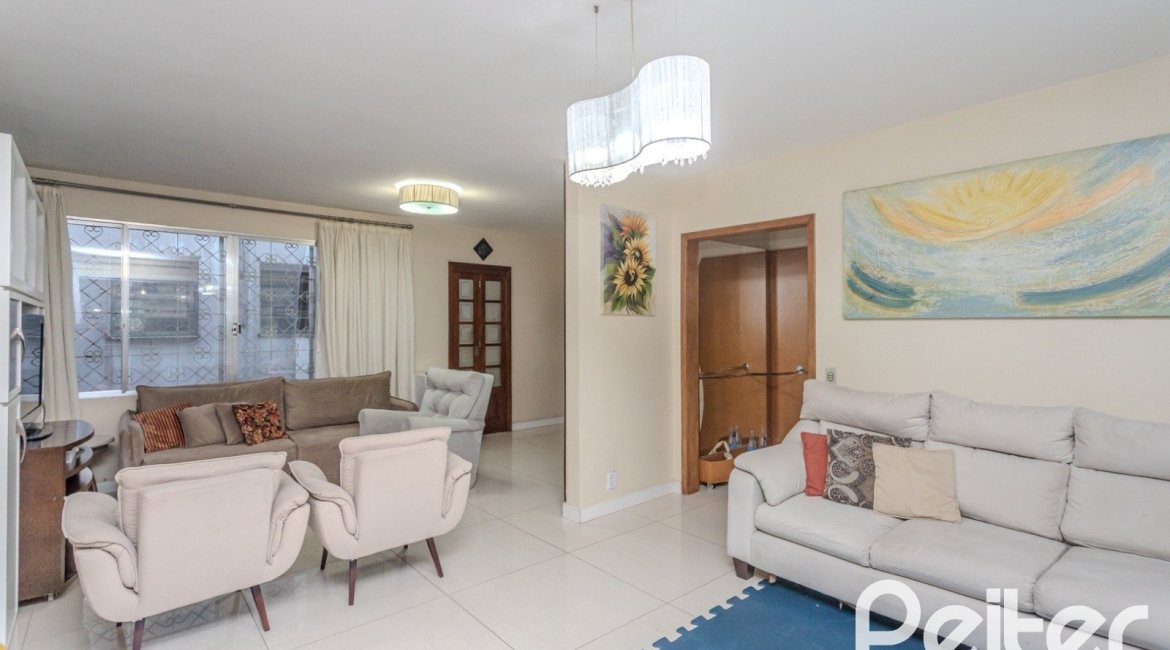 Casa à venda com 274m², 5 dormitórios, 1 suíte, 4 vagas, no bairro Tristeza em Porto Alegre