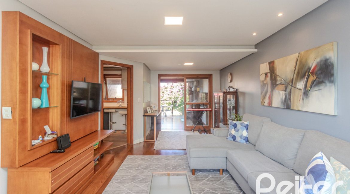 Casa à venda com 227m², 3 dormitórios, 3 suítes, 2 vagas, no bairro Espírito Santo em Porto Alegre