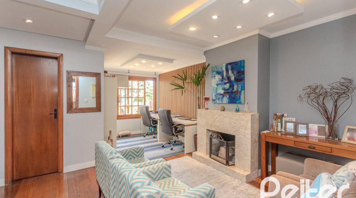 Casa à venda com 227m², 3 dormitórios, 3 suítes, 2 vagas, no bairro Espírito Santo em Porto Alegre