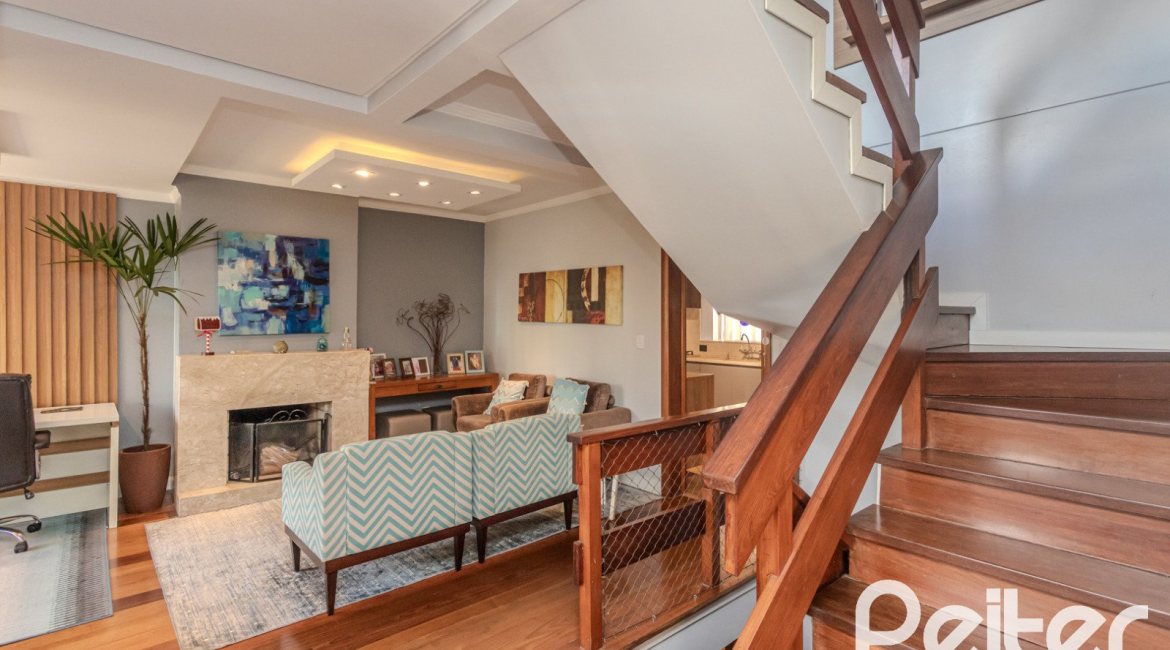 Casa à venda com 227m², 3 dormitórios, 3 suítes, 2 vagas, no bairro Espírito Santo em Porto Alegre