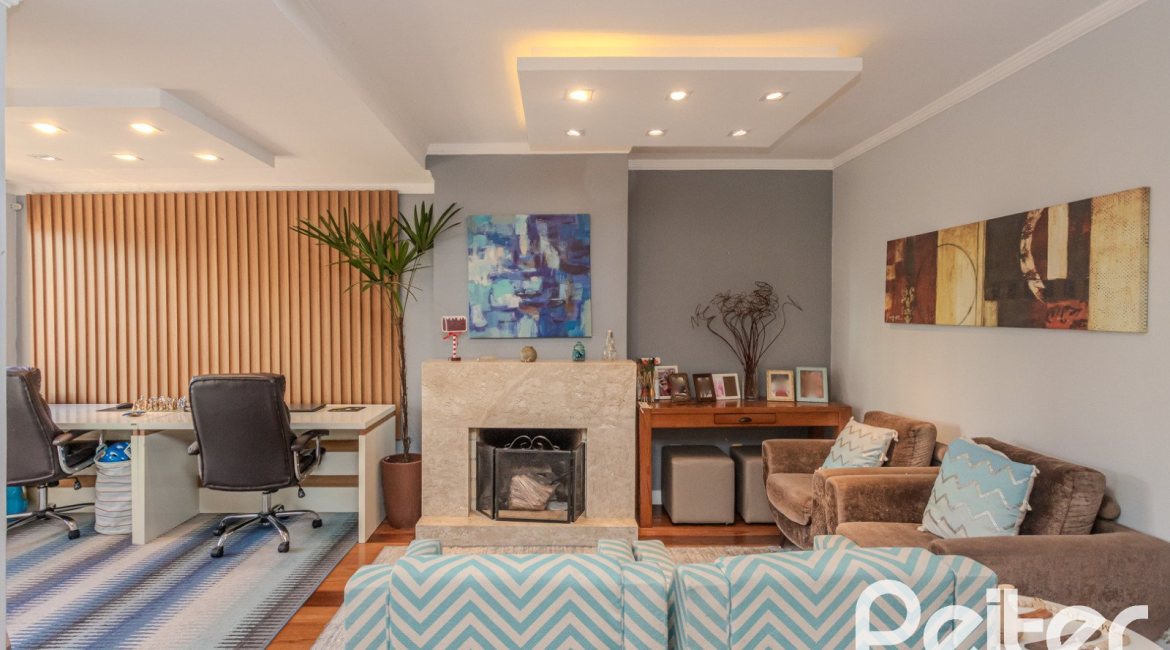Casa à venda com 227m², 3 dormitórios, 3 suítes, 2 vagas, no bairro Espírito Santo em Porto Alegre