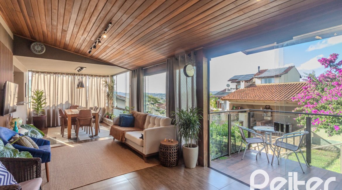 Casa à venda com 227m², 3 dormitórios, 3 suítes, 2 vagas, no bairro Espírito Santo em Porto Alegre