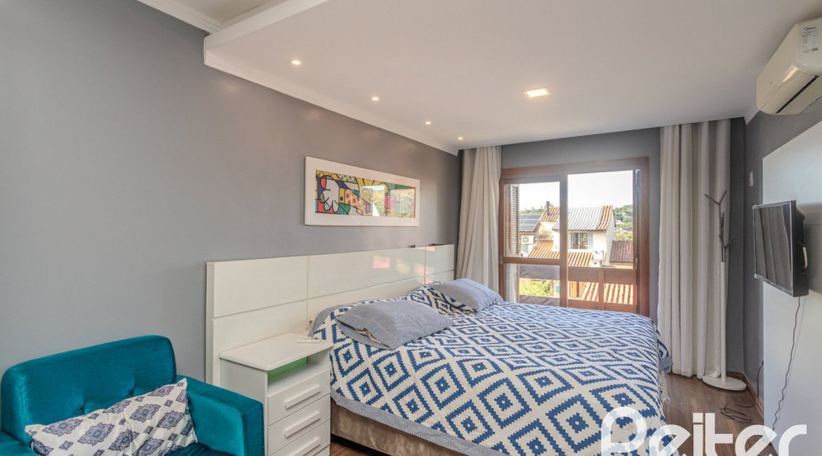 Casa à venda com 227m², 3 dormitórios, 3 suítes, 2 vagas, no bairro Espírito Santo em Porto Alegre