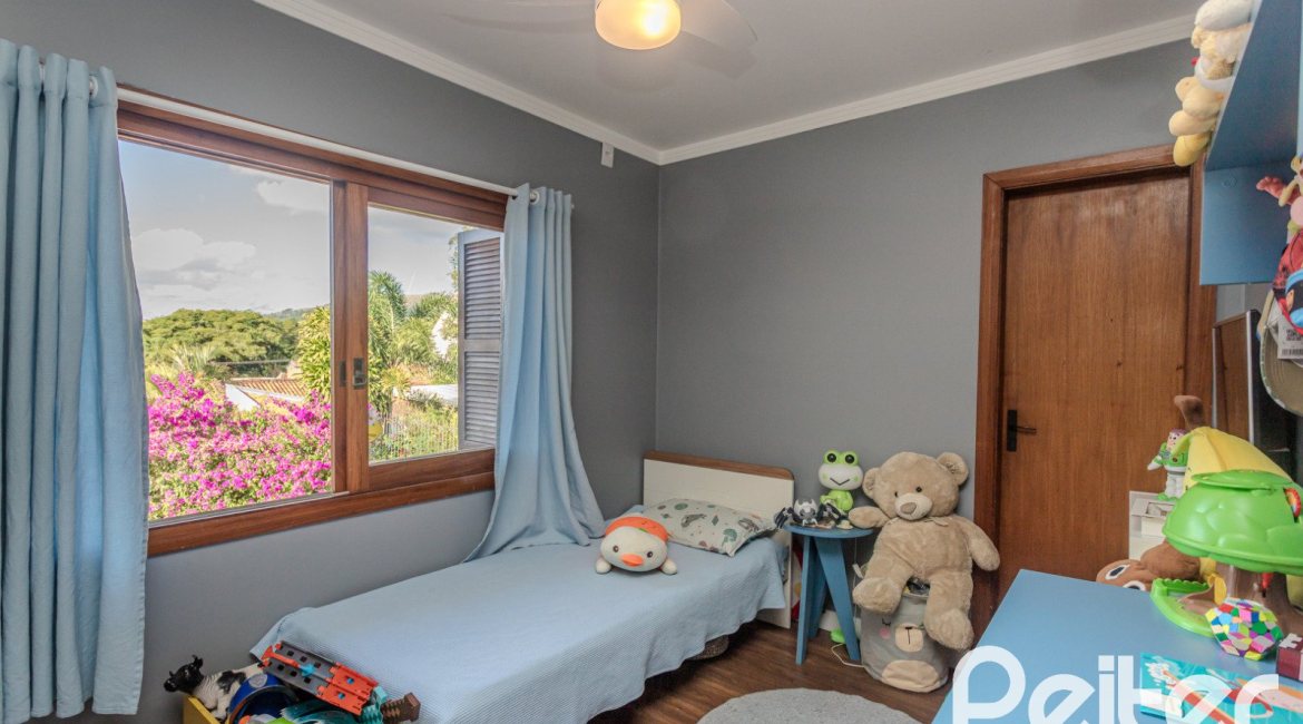 Casa à venda com 227m², 3 dormitórios, 3 suítes, 2 vagas, no bairro Espírito Santo em Porto Alegre