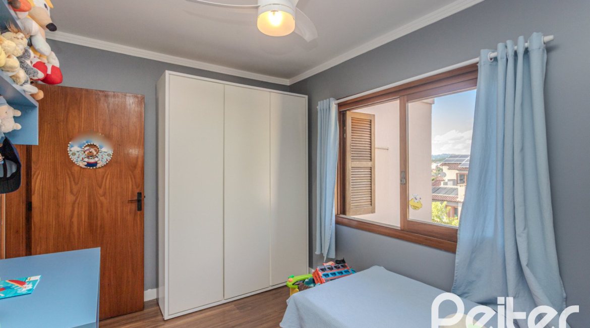 Casa à venda com 227m², 3 dormitórios, 3 suítes, 2 vagas, no bairro Espírito Santo em Porto Alegre