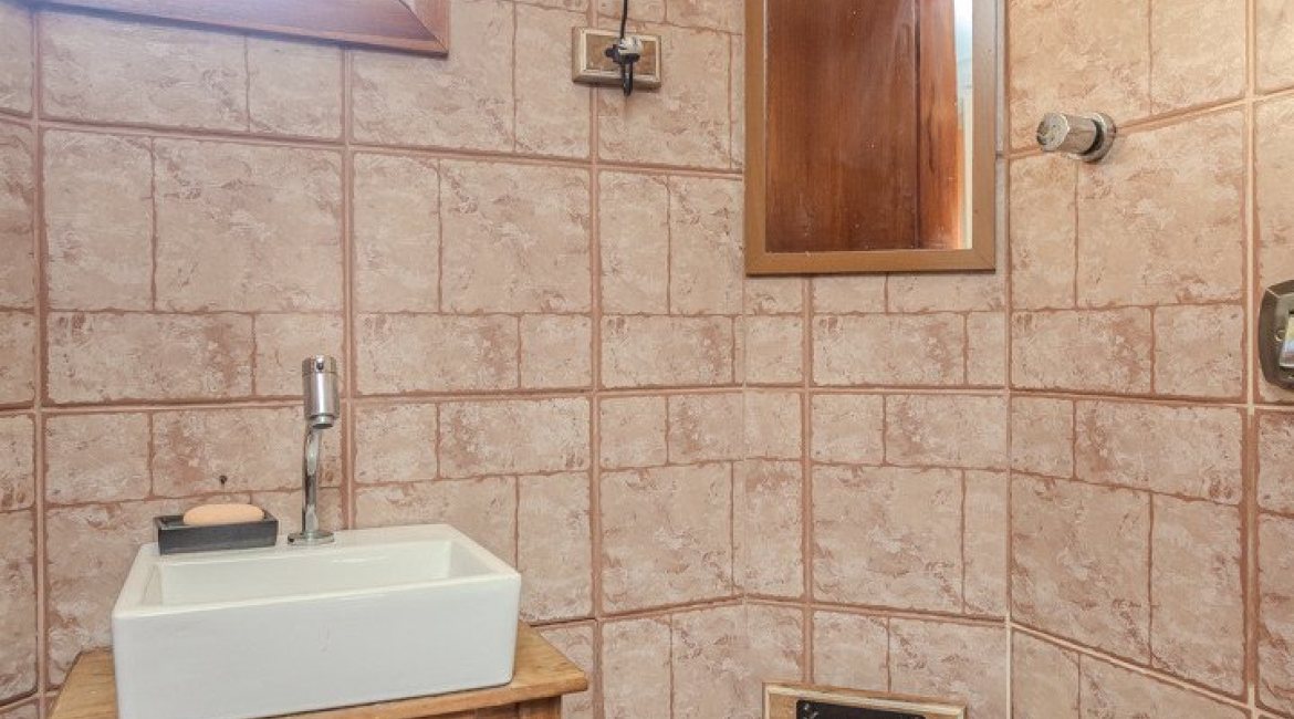 Casa à venda com 227m², 3 dormitórios, 3 suítes, 2 vagas, no bairro Espírito Santo em Porto Alegre