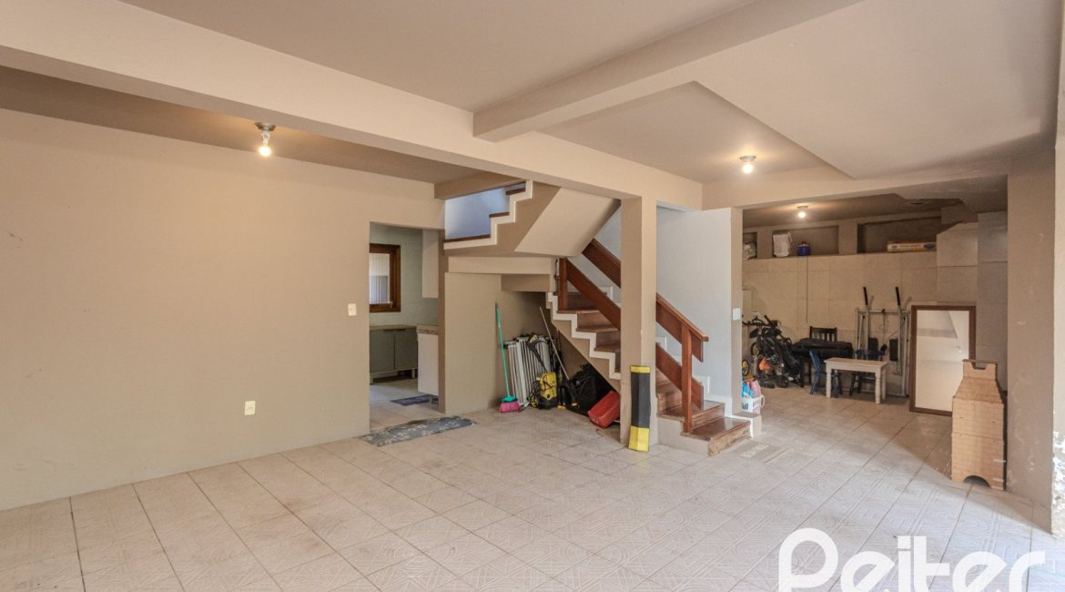 Casa à venda com 227m², 3 dormitórios, 3 suítes, 2 vagas, no bairro Espírito Santo em Porto Alegre