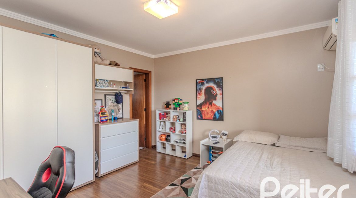 Casa à venda com 227m², 3 dormitórios, 3 suítes, 2 vagas, no bairro Espírito Santo em Porto Alegre