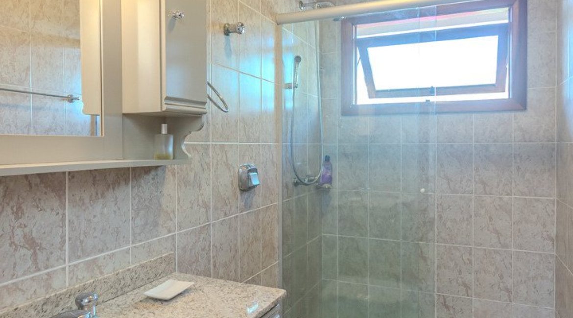Casa à venda com 227m², 3 dormitórios, 3 suítes, 2 vagas, no bairro Espírito Santo em Porto Alegre