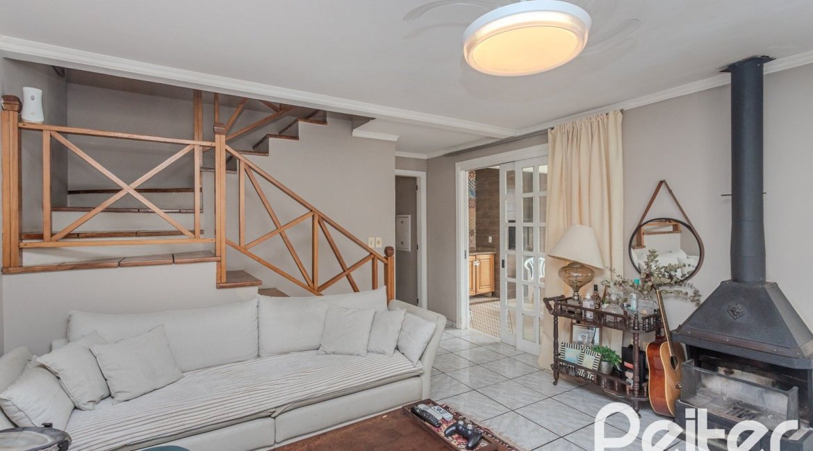 Casa em Condomínio à venda com 189m², 3 dormitórios, 1 suíte, 2 vagas, no bairro Jardim Isabel em Porto Alegre