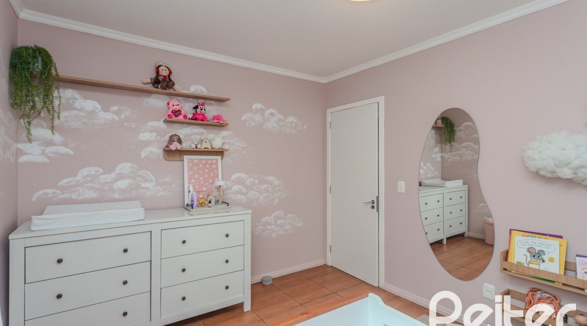 Casa em Condomínio à venda com 189m², 3 dormitórios, 1 suíte, 2 vagas, no bairro Jardim Isabel em Porto Alegre