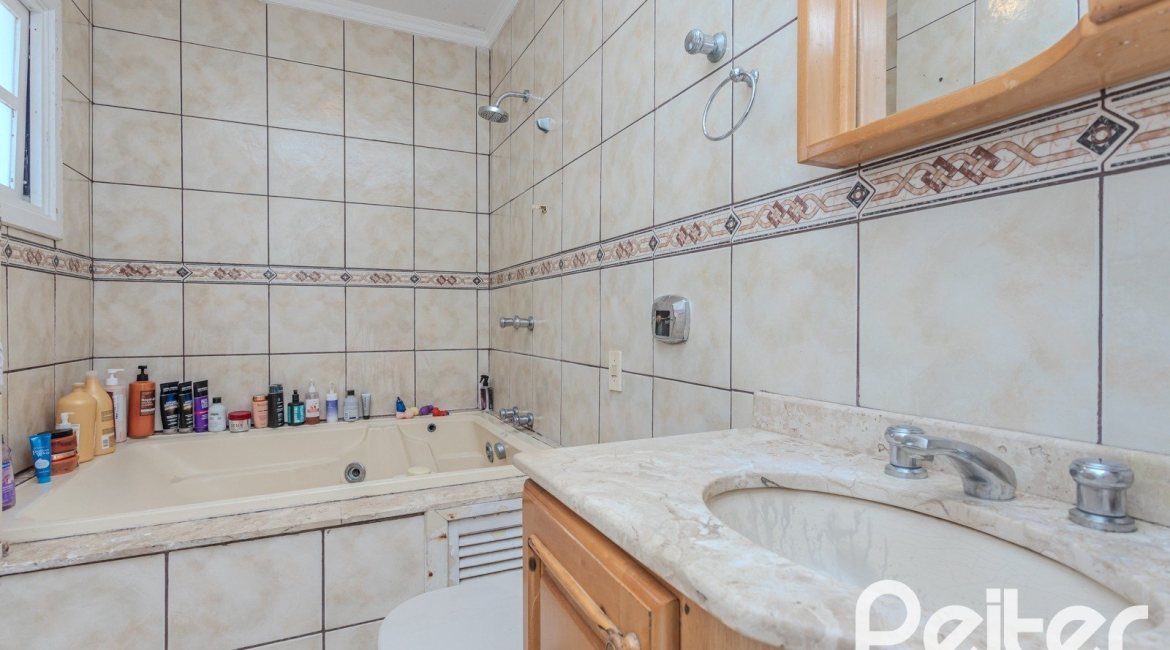 Casa em Condomínio à venda com 189m², 3 dormitórios, 1 suíte, 2 vagas, no bairro Jardim Isabel em Porto Alegre