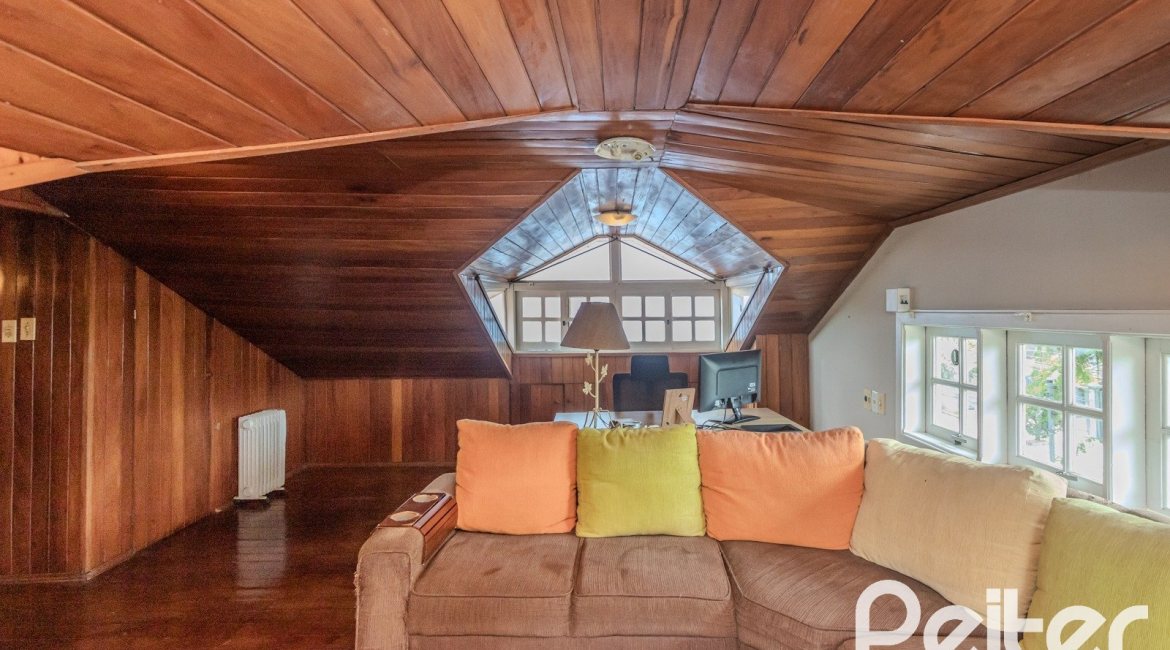 Casa em Condomínio à venda com 189m², 3 dormitórios, 1 suíte, 2 vagas, no bairro Jardim Isabel em Porto Alegre