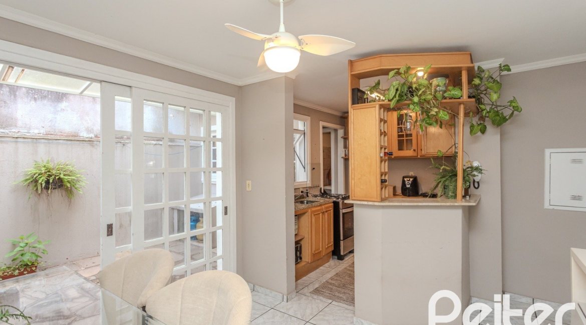 Casa em Condomínio à venda com 189m², 3 dormitórios, 1 suíte, 2 vagas, no bairro Jardim Isabel em Porto Alegre