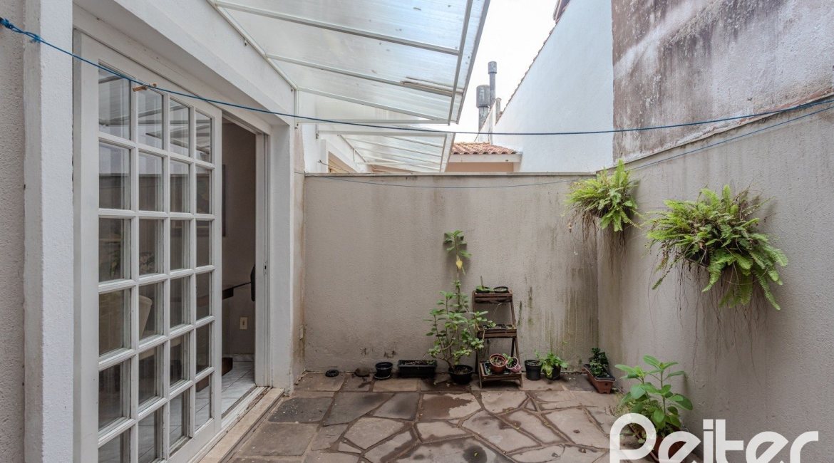 Casa em Condomínio à venda com 189m², 3 dormitórios, 1 suíte, 2 vagas, no bairro Jardim Isabel em Porto Alegre