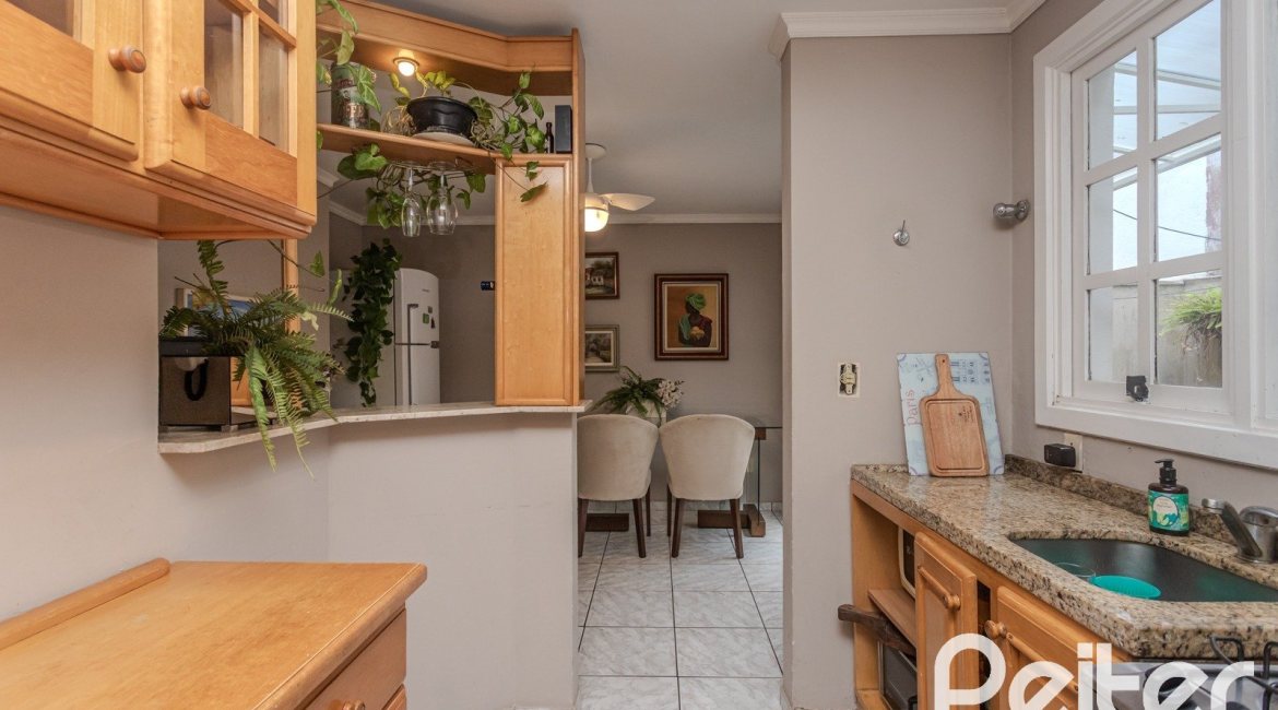 Casa em Condomínio à venda com 189m², 3 dormitórios, 1 suíte, 2 vagas, no bairro Jardim Isabel em Porto Alegre