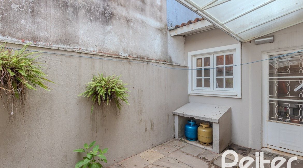 Casa em Condomínio à venda com 189m², 3 dormitórios, 1 suíte, 2 vagas, no bairro Jardim Isabel em Porto Alegre