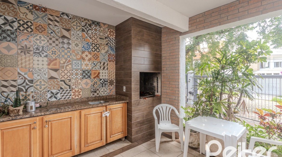 Casa em Condomínio à venda com 189m², 3 dormitórios, 1 suíte, 2 vagas, no bairro Jardim Isabel em Porto Alegre