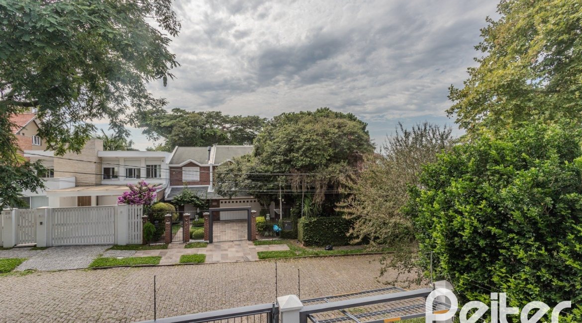 Casa em Condomínio à venda com 189m², 3 dormitórios, 1 suíte, 2 vagas, no bairro Jardim Isabel em Porto Alegre