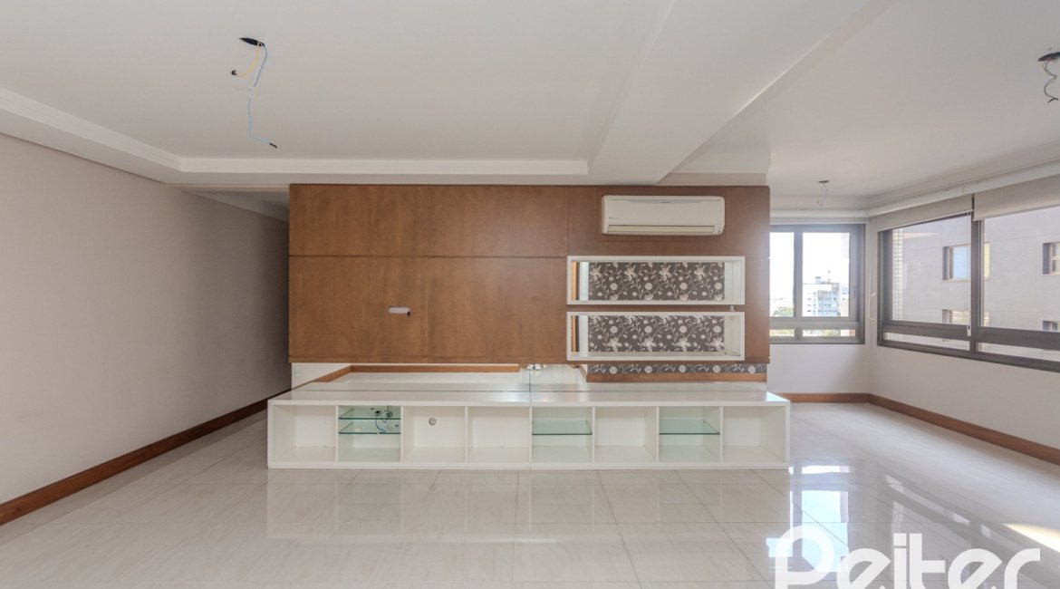 Apartamento à venda com 133m², 3 dormitórios, 1 suíte, 3 vagas, no bairro Tristeza em PORTO ALEGRE