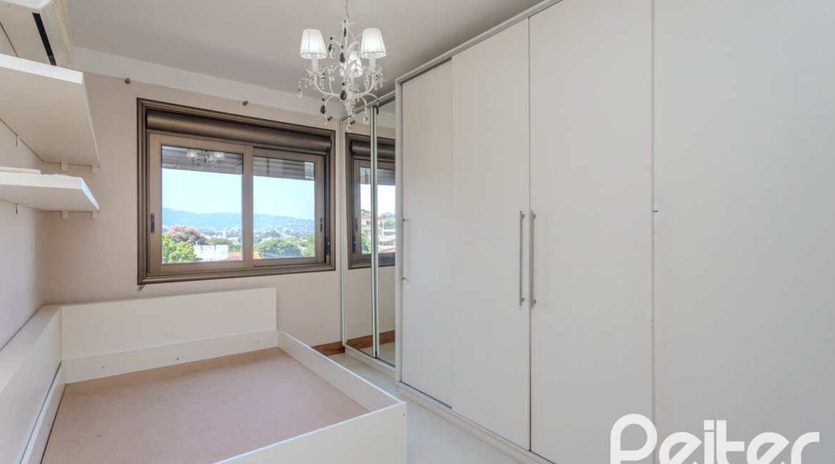 Apartamento à venda com 133m², 3 dormitórios, 1 suíte, 3 vagas, no bairro Tristeza em PORTO ALEGRE