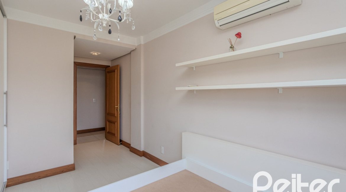 Apartamento à venda com 133m², 3 dormitórios, 1 suíte, 3 vagas, no bairro Tristeza em PORTO ALEGRE