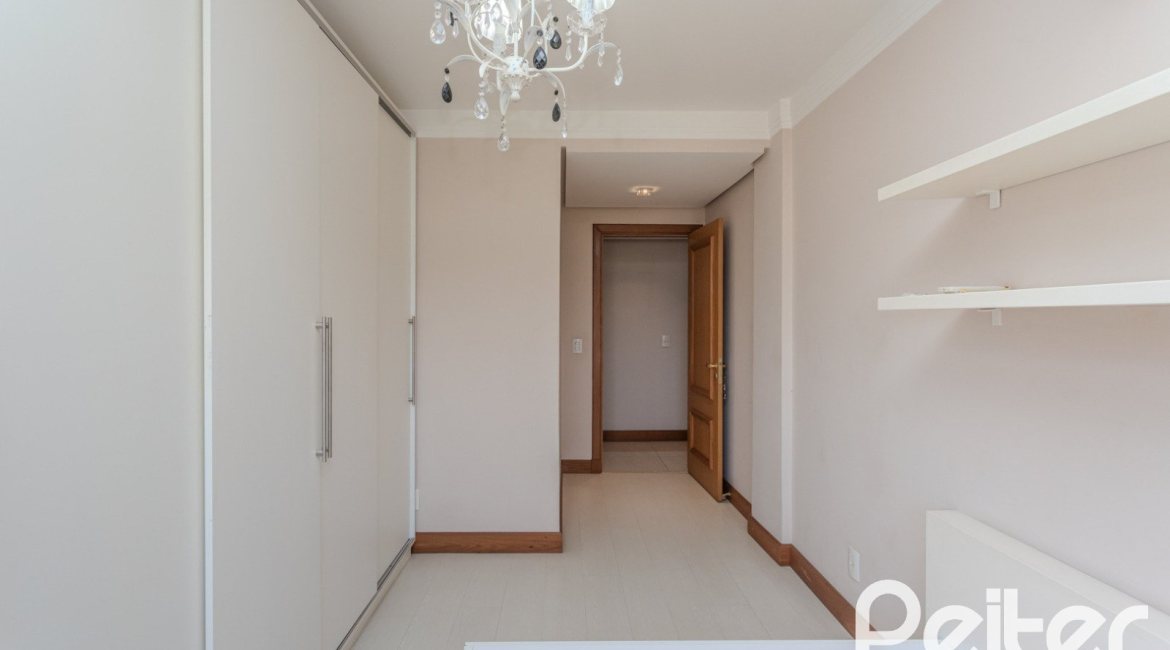 Apartamento à venda com 133m², 3 dormitórios, 1 suíte, 3 vagas, no bairro Tristeza em PORTO ALEGRE